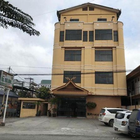 Sabrina Hotel Sisingamangaraja Pekanbaru Exterior foto