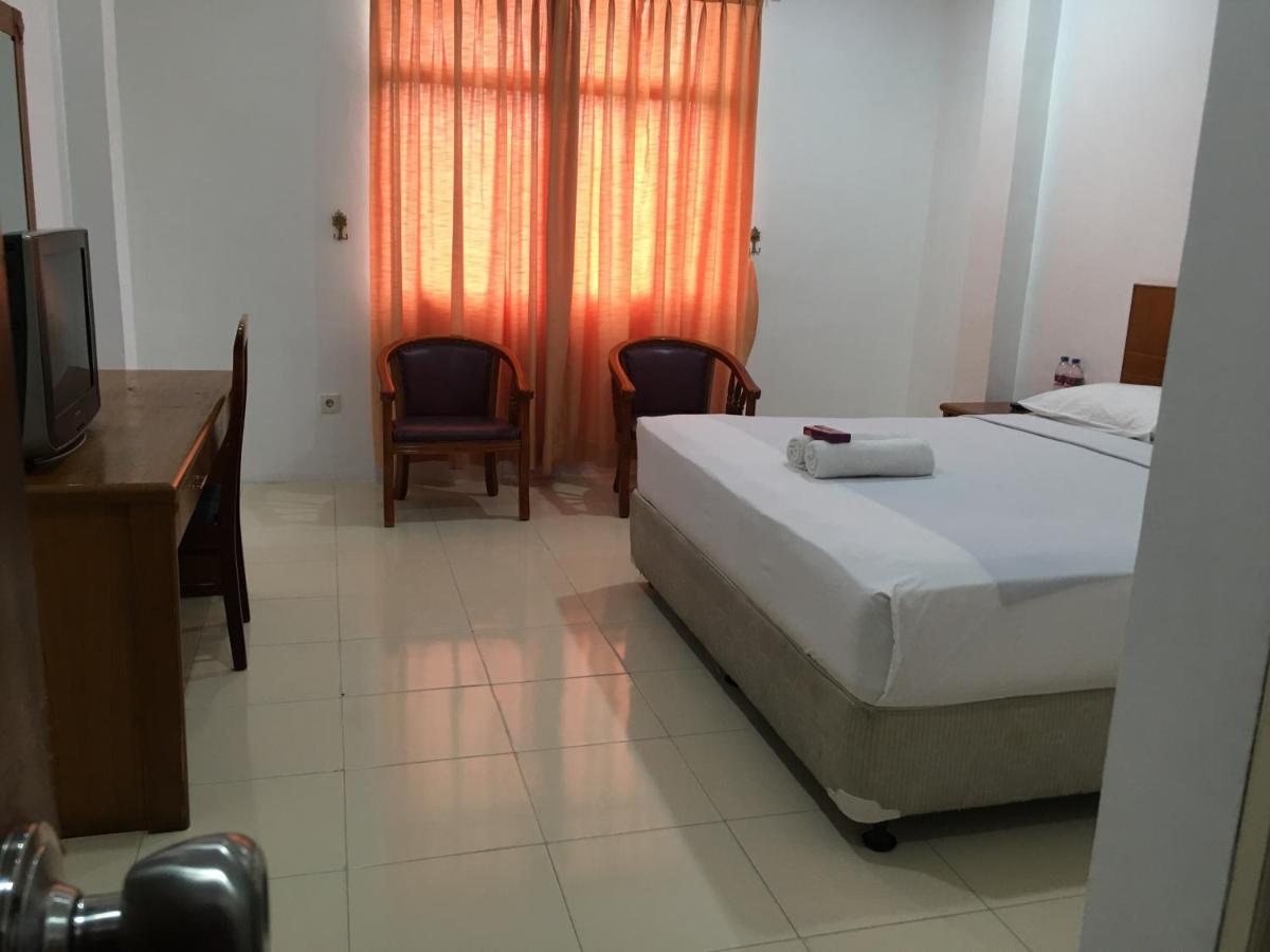Sabrina Hotel Sisingamangaraja Pekanbaru Exterior foto