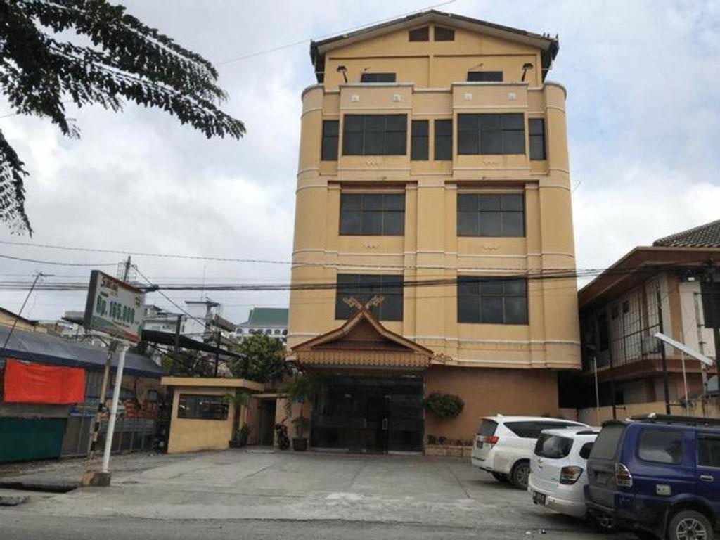 Sabrina Hotel Sisingamangaraja Pekanbaru Exterior foto